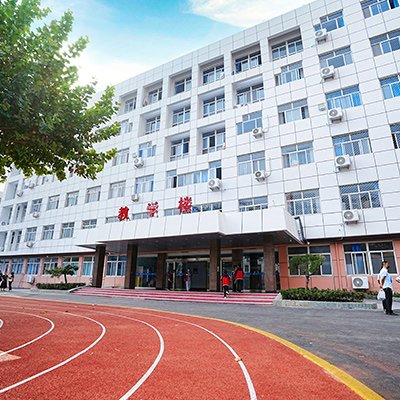 学校教学设施完善