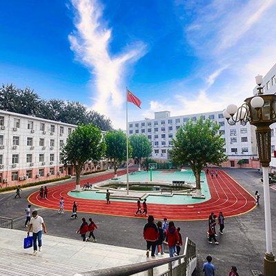 学校设有中职部和升学部