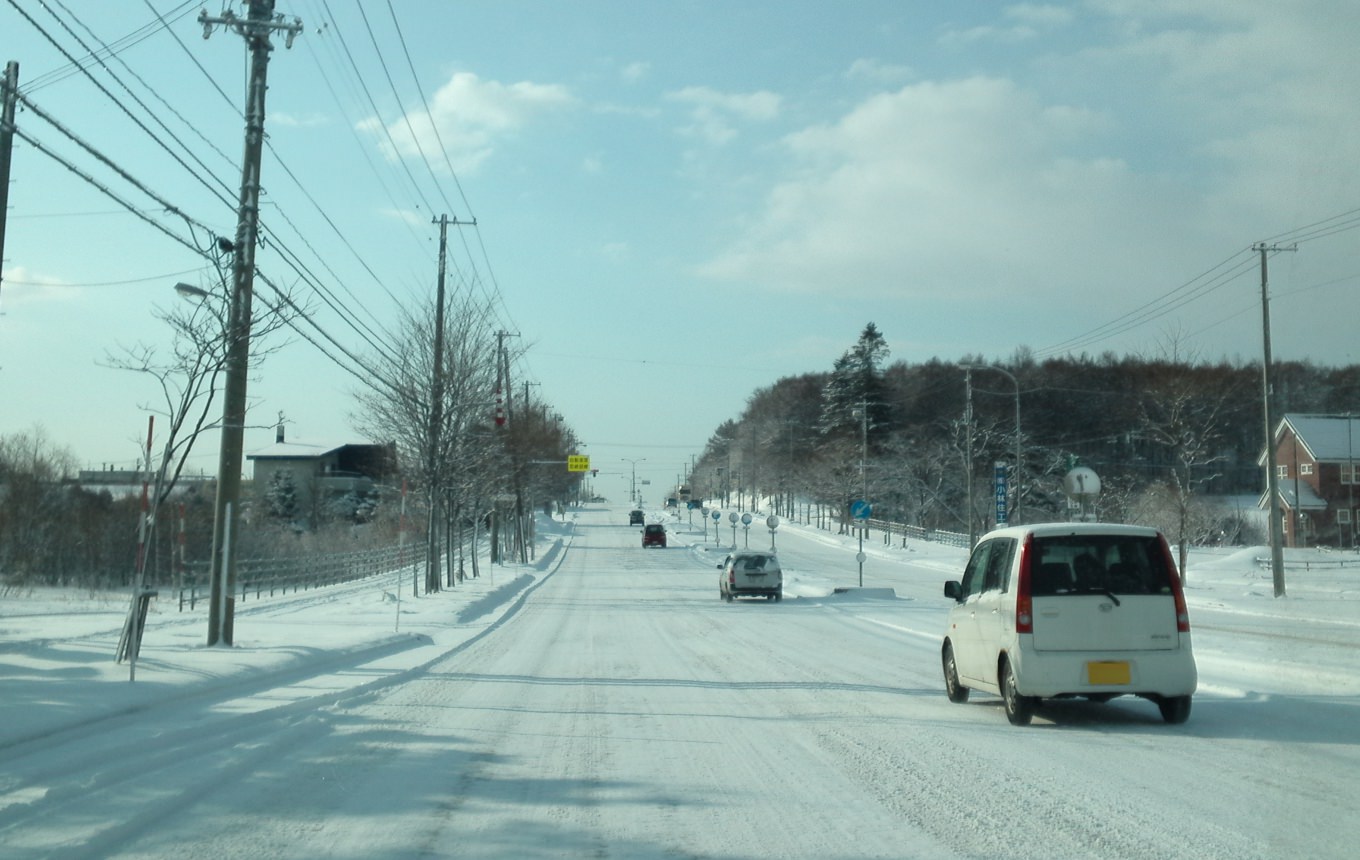 寒冷地の雪道